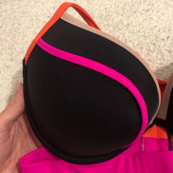 NWOT Victoria's Secret banded hottie bikini top - Picture 4 of 5